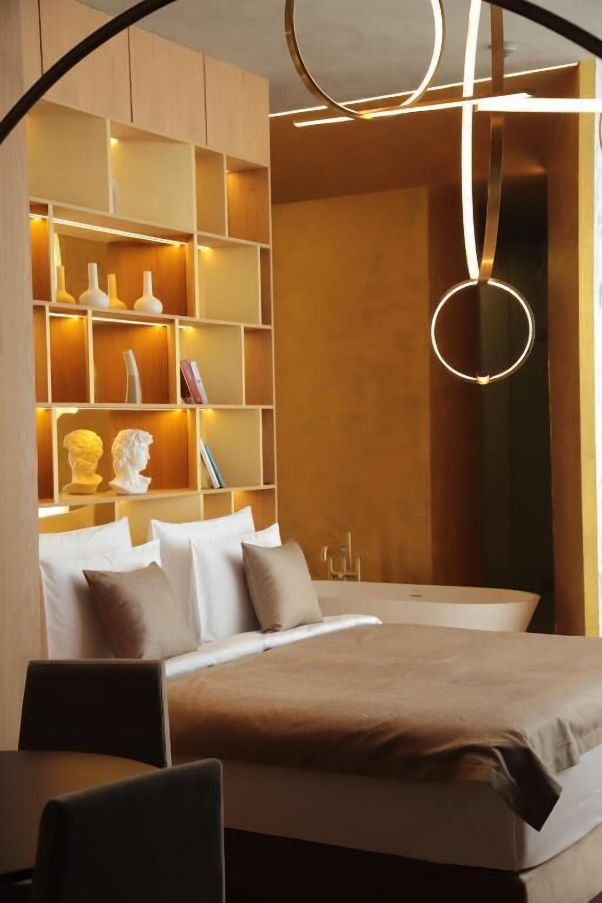 Surmatelas, minibar, coffres-forts dans les chambres, rideaux occultants