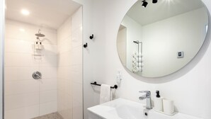 Hair dryer - Bright Loft · Queen Bed | Walk Everywhere (Québec City)