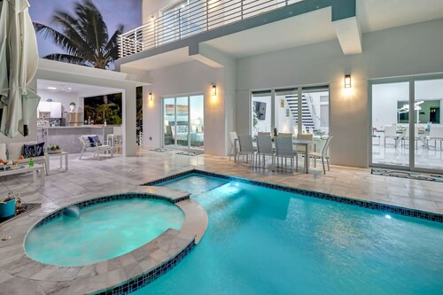 Perla Blanca 4 Bed 5 Bath kayaks pool boat dock