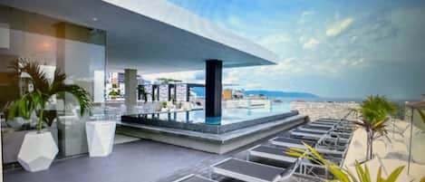 Outdoor pool, an infinity pool