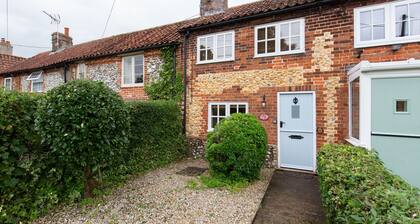 April Cottage - a self catering cottage that sleeps 4 guests in 2 bedrooms