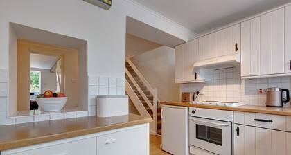 April Cottage - a self catering cottage that sleeps 4 guests in 2 bedrooms