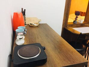 Deluxe Studio Suite | Private kitchenette | Stovetop, electric kettle, cookware/dishes/utensils - Apartment near Dry Bridge (Tbilisi)