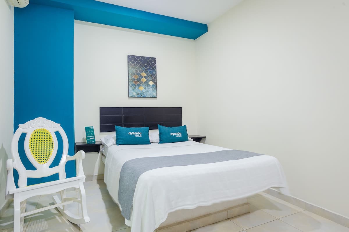 Superior Single Room | Desk, free WiFi, bed sheets