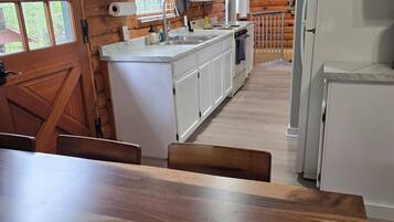 KylskÄp, mikrovÄgsugn, ugn och spishÀll