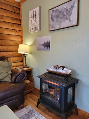 Televisión y chimenea