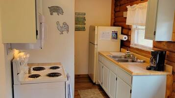 Mikrowelle, Wasserkocher mit Kaffee-/Teezubehör