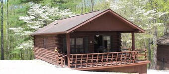 Log Cabin 11 with Hot Tub at Osborn Boat Ramp on Patoka Lake