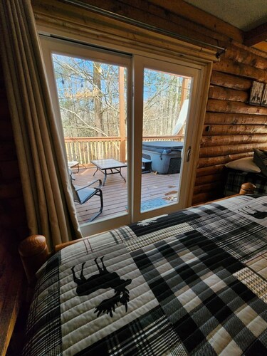 Log Cabin 11 with Hot Tub at Osborn Boat Ramp on Patoka Lake