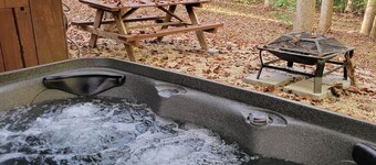 Log Cabin 12 with Hot Tub at Osborn Boat Ramp on Patoka Lake