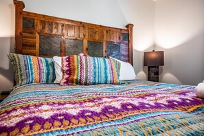 4 bedrooms, desk, iron/ironing board, free WiFi