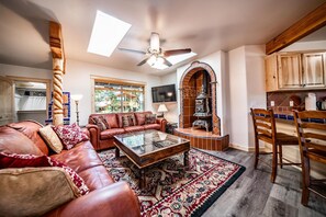 Smart TV, fireplace, streaming services
