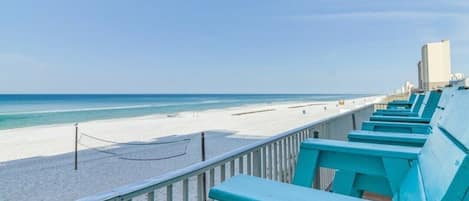 Am Strand, Liegestühle