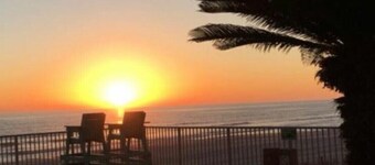 Beachfront- with Pool-Walking Distance to Dining