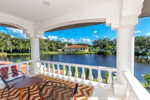 Terrace/patio - The Belleair Estate - Breathtaking Waterfront Home w/ Heated Pool (Clearwater)