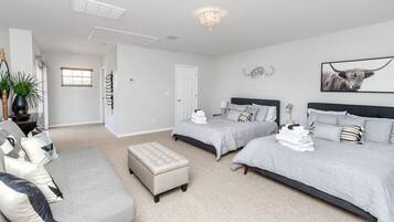 5 sovrum, skrivbord, strykjärn/strykbräda och resesäng