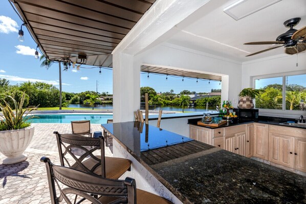 Terrace/patio - The Belleair Estate - Breathtaking Waterfront Home w/ Heated Pool (Clearwater)