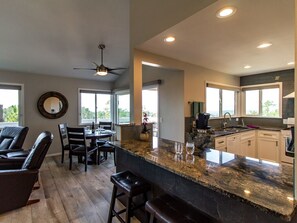 Fridge, microwave, oven, stovetop - Escape to Cambria, just moments away from Moonstone Beach Park (Cambria)