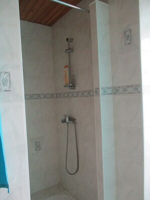 Shower - Maison de Campagne en Pleine Nature au Calme (Jumilhac-le-Grand)