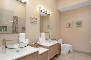 Combined shower/bathtub, hair dryer, towels, soap