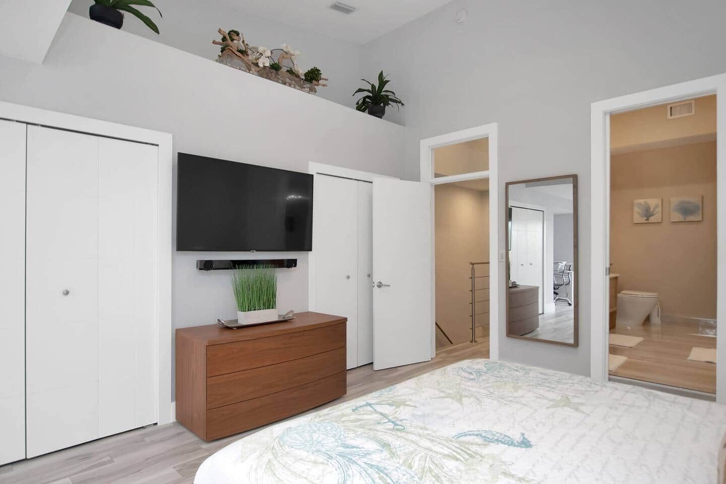 3 bedrooms, desk, iron/ironing board, free WiFi