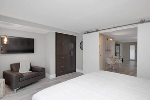 3 chambres, bureau, fer et planche Ă repasser, accĂšs au Wi-Fi (inclus)
