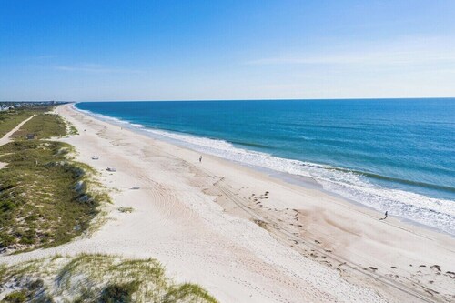 Close to Omni - Island Escape: Pool, Pet Friendly