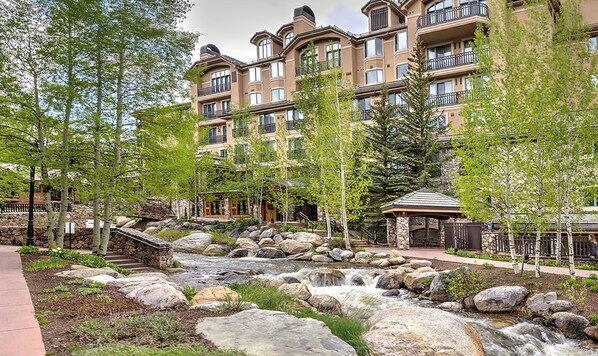 Exterior - The Perfect Combination of Location, Size, and Luxury! Ski-in/ski-out! (Avon)