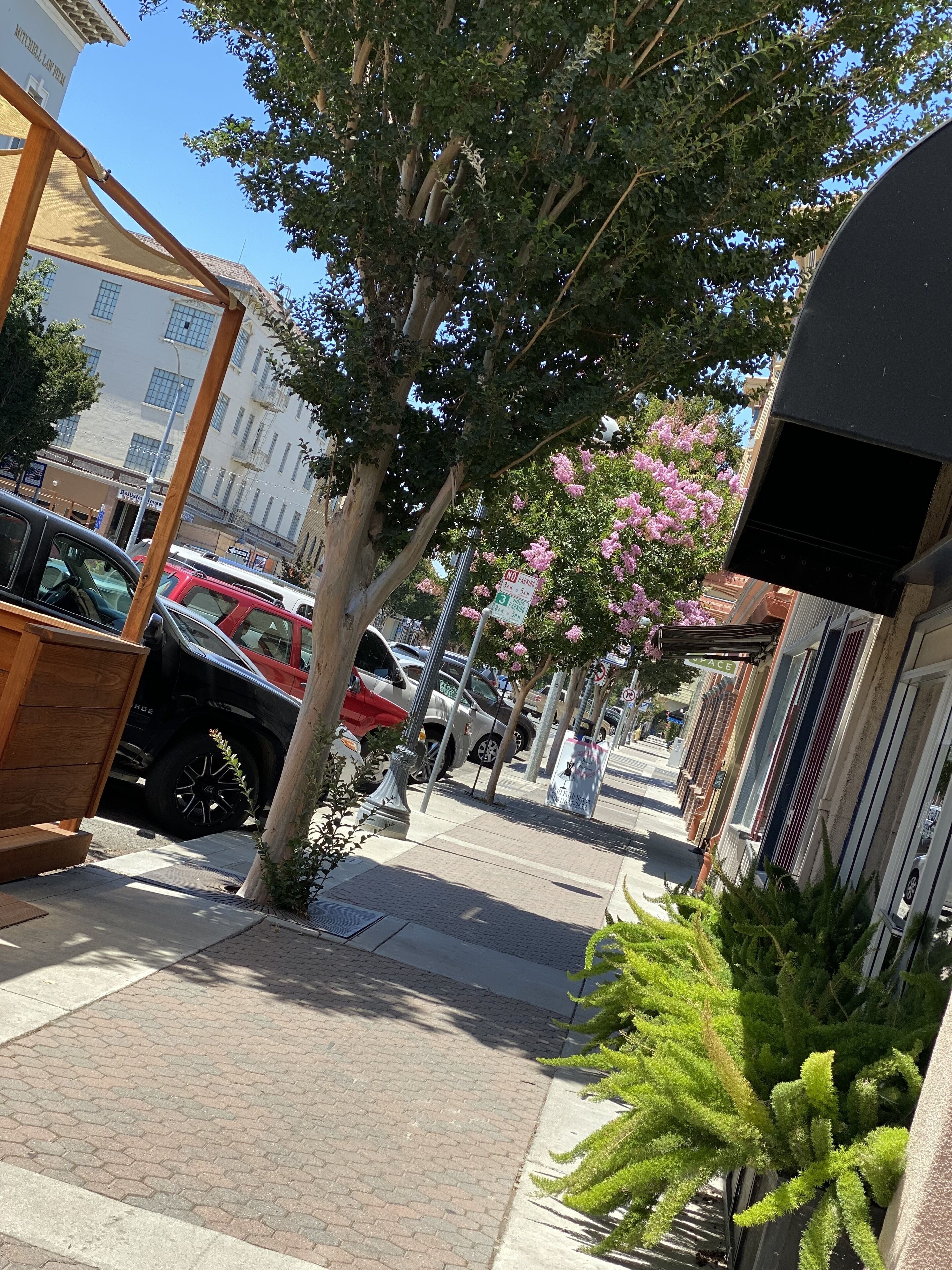Fifth Street Retreat free parking free coffee