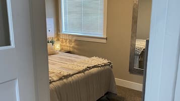1 habitación, tabla de planchar con plancha, wifi gratis y ropa de cama