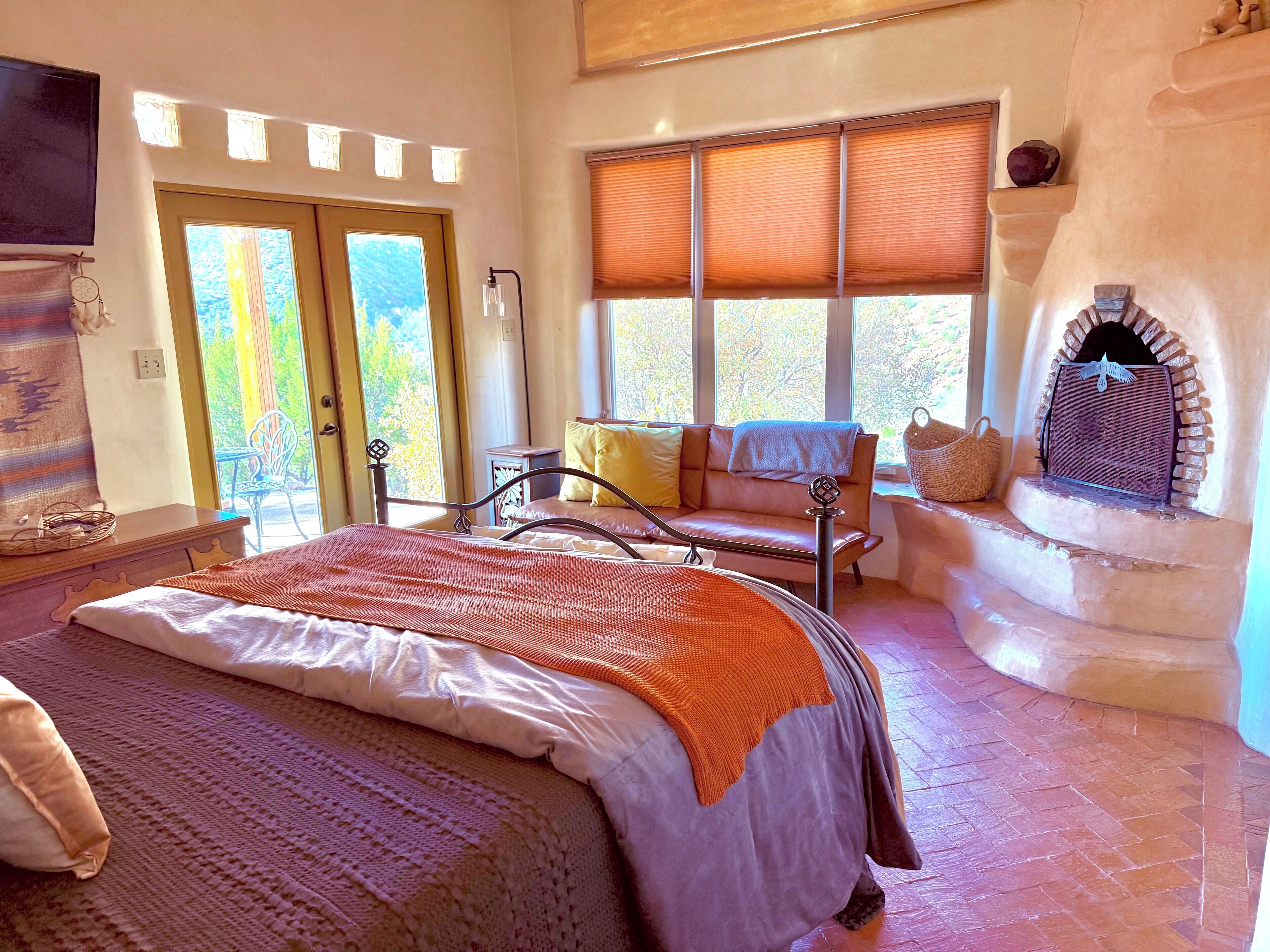 2 bedrooms, desk, free WiFi, bed sheets