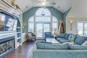 Televisión, chimenea, videojuegos y futbolito 