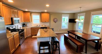 PURE MICHIGAN RETREAT-close to beaches, golf, downtown St. Joe & more!
