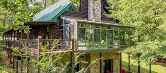 Big Bend Retreat: 5 BR, 3 BA House in Houston, Sleeps 14