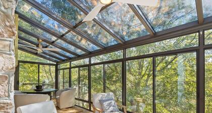 Big Bend Retreat: 5 BR, 3 BA House in Houston, Sleeps 14