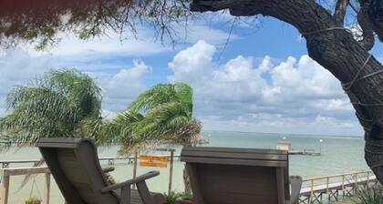 MAXWELL 2BDRMBATH SUITE-OUTDOOR KITCHEN-PRIVATE LIGHTED PIER ON BAFFIN BAY