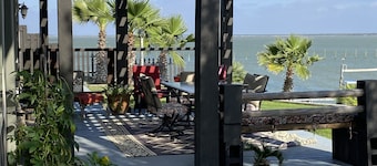 MAXWELL 2BDRMBATH SUITE-OUTDOOR KITCHEN-PRIVATE LIGHTED PIER ON BAFFIN BAY
