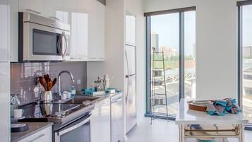 Peti sejuk/penyejuk beku saiz penuh, ketuhar gelombang mikro, ketuhar