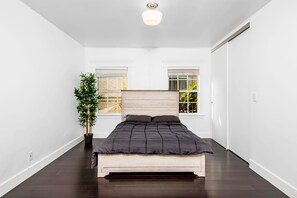 7 bedrooms, WiFi - MELROSE MANSION!! 7 BEDROOM (Los Angeles)