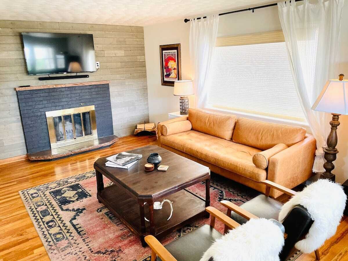 Charming BV Bungalow_Downtown_STR-109