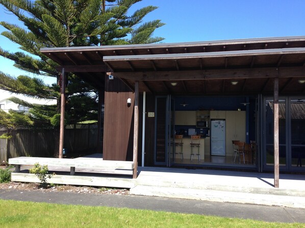 Property grounds - 5 minutes level walkway to Omaha Beach (Omaha)