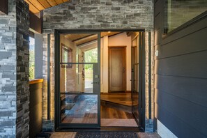 Interior - Icicle River Cabin with Hot Tub, Sauna & Mountain Views: 8 Steps to the river! (Leavenworth)