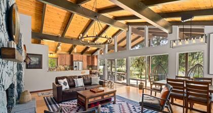 Icicle River Cabin with Hot Tub, Sauna & Mountain Views: 8 Steps to the river!