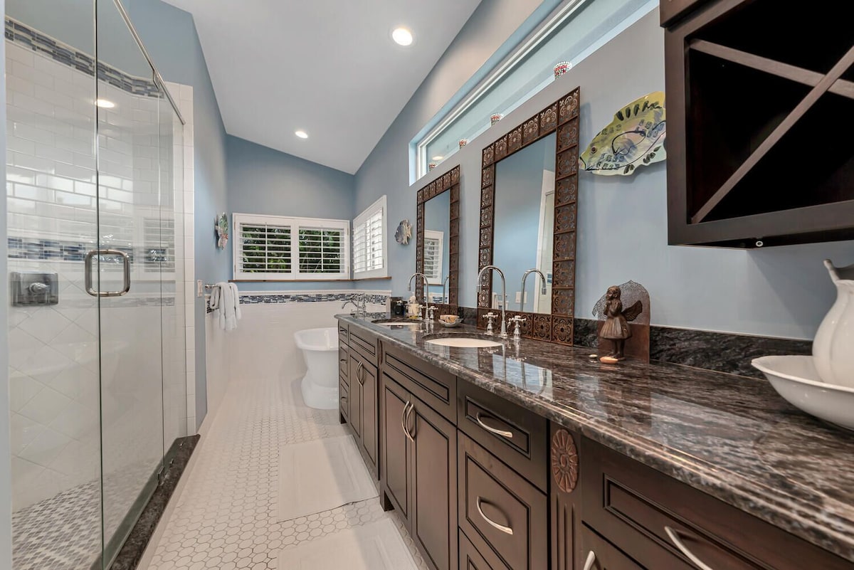 Photo 8 of The Perfect Olde Naples Beach Lifestyle Experience - Walk to Beach & 5th Ave S