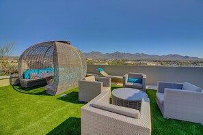 Luxury Condo, 2 Bedrooms | Rooftop pool