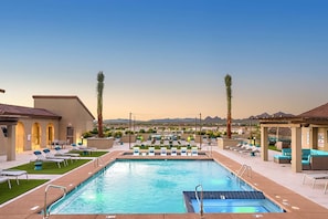 Luxury Condo, 2 Bedrooms | Rooftop pool