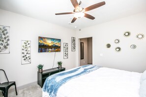 Luxury Condo, 2 Bedrooms | 2 bedrooms, premium bedding, down duvets, individually decorated - Rooftop Pool, Views, Close to Shops & Dining 1131 (Scottsdale)