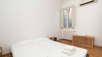 2 Schlafzimmer, Schreibtisch, Bügeleisen/Bügelbrett, WLAN
