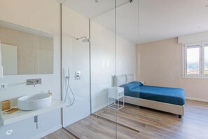 3 bedrooms, iron/ironing board, WiFi - Luxurious and modern penthouse facing the sea with private solarium on the seafront of Lido di Camaiore with private parking space. The flat is on two levels.The flat opens with the bright living room, where there is a comfortable double sofa bed, dining (Lido di Camaiore)