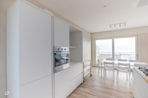 Fridge, microwave, oven, stovetop - Luxurious and modern penthouse facing the sea with private solarium on the seafront of Lido di Camaiore with private parking space. The flat is on two levels.The flat opens with the bright living room, where there is a comfortable double sofa bed, dining (Lido di Camaiore)
